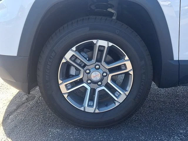 New 2027 Summit White GMC Elevation image 8