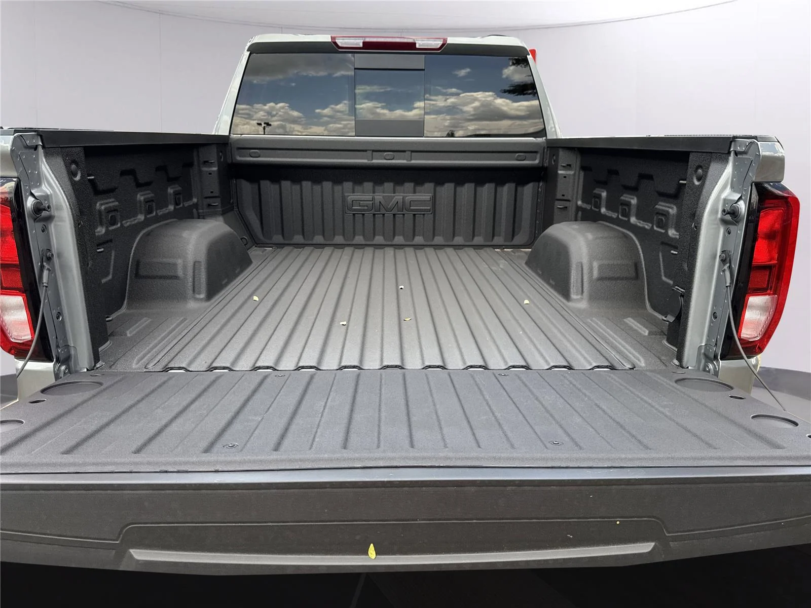 New 2026 Sterling Metallic GMC Elevation image 33