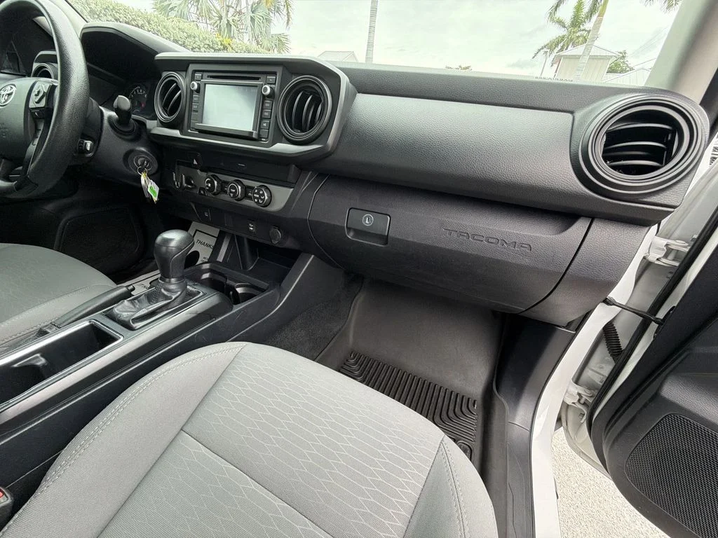 Used 2019 White Toyota SR image 34