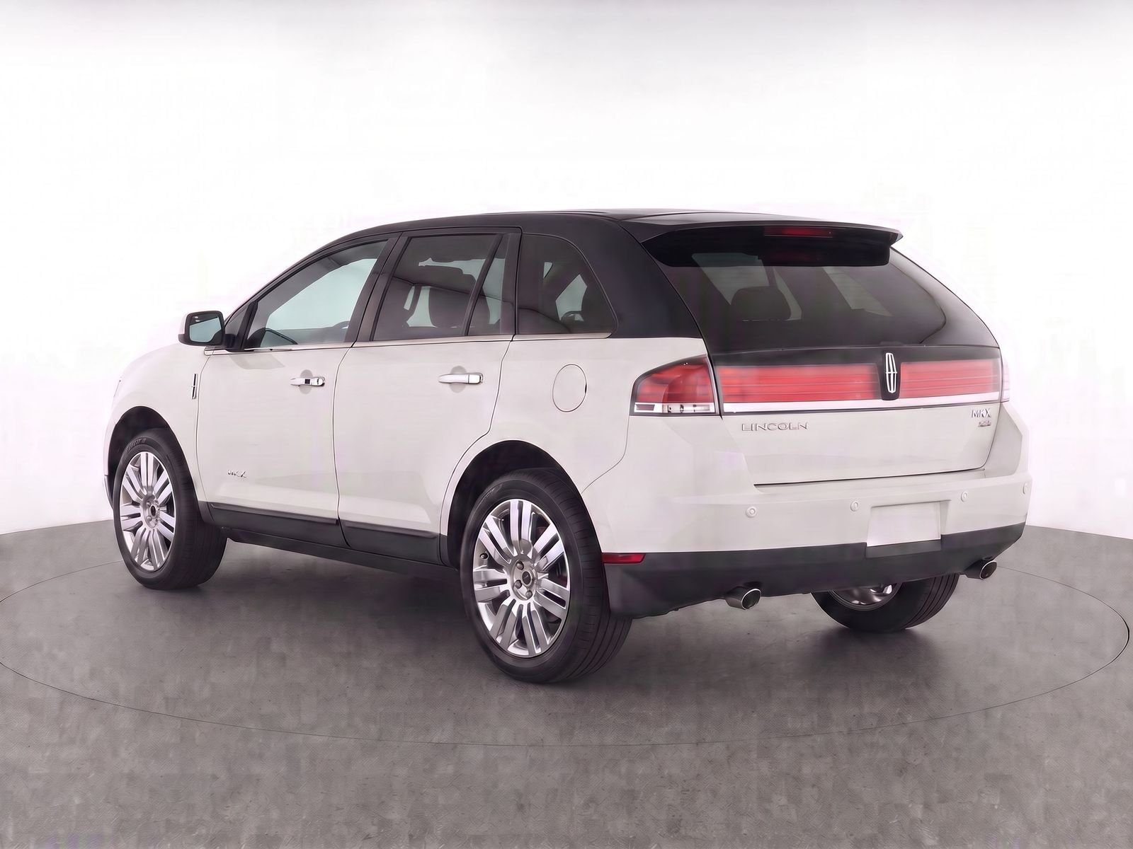 Used 2010 White Platinum Metallic Tri-Coat Lincoln Base image 4
