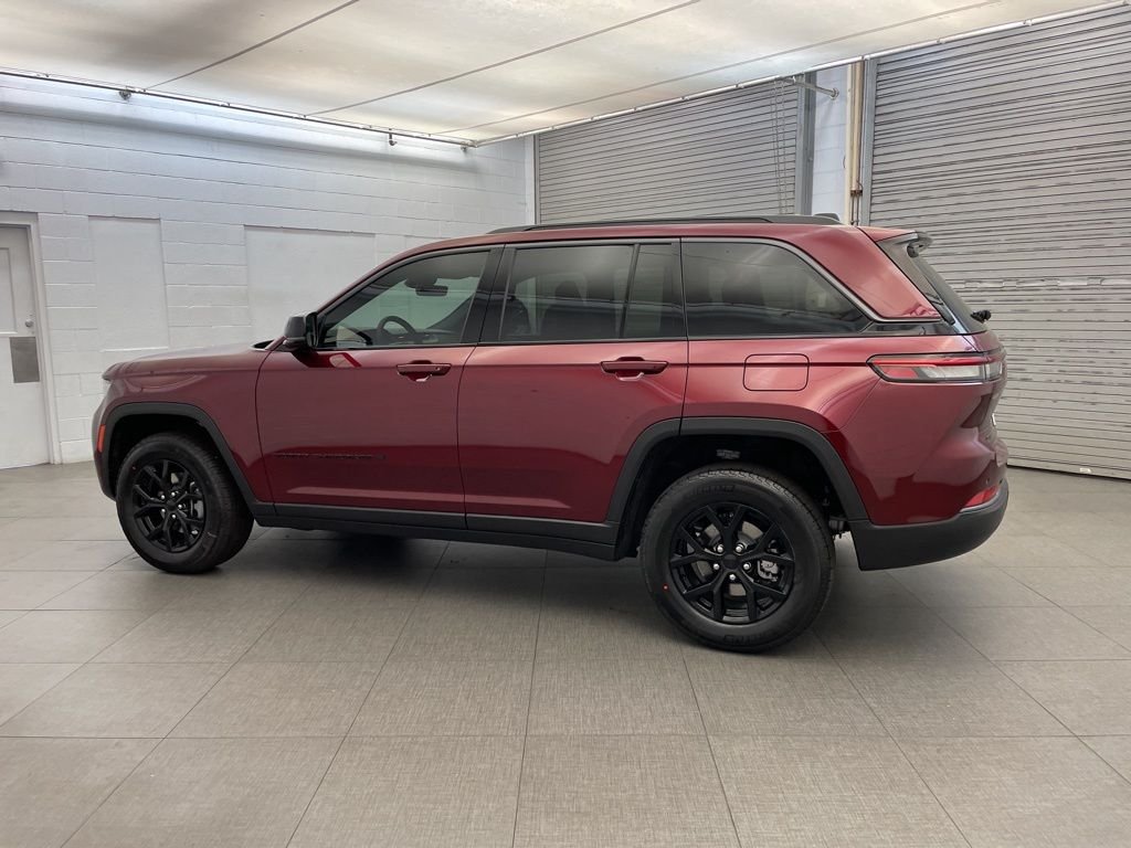 New 2026 Velvet Red Pearl-Coat Exterior Paint Jeep Altitude image 5