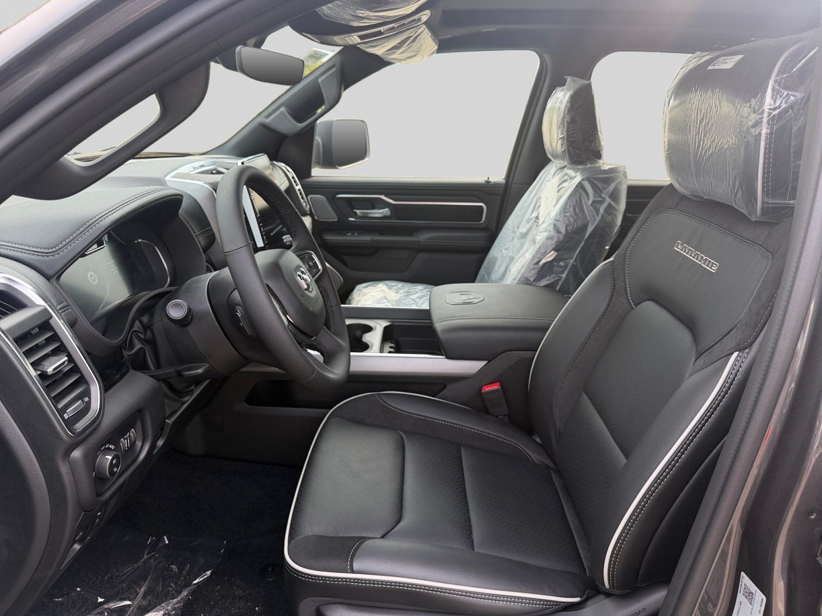 New 2026 Granite Crystal Metallic Clear-Coat Exterior Paint RAM Laramie image 9