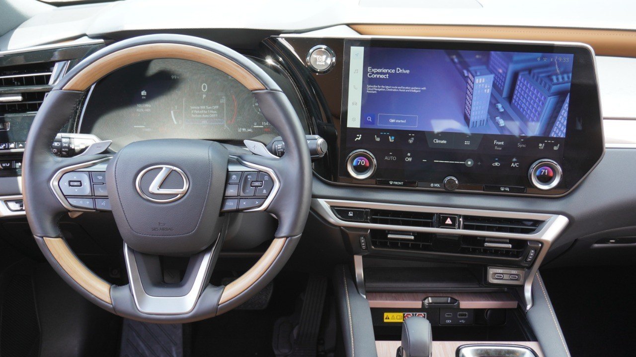 Certified Used 2025 EMINENT WHITE PEARL Lexus RX 350 Premium Plus image 28