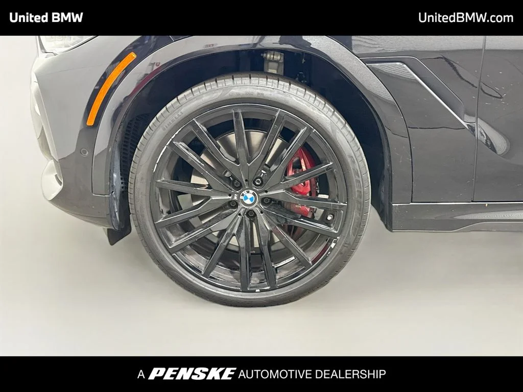 Used 2022 Black Sapphire Metallic BMW M50i image 9