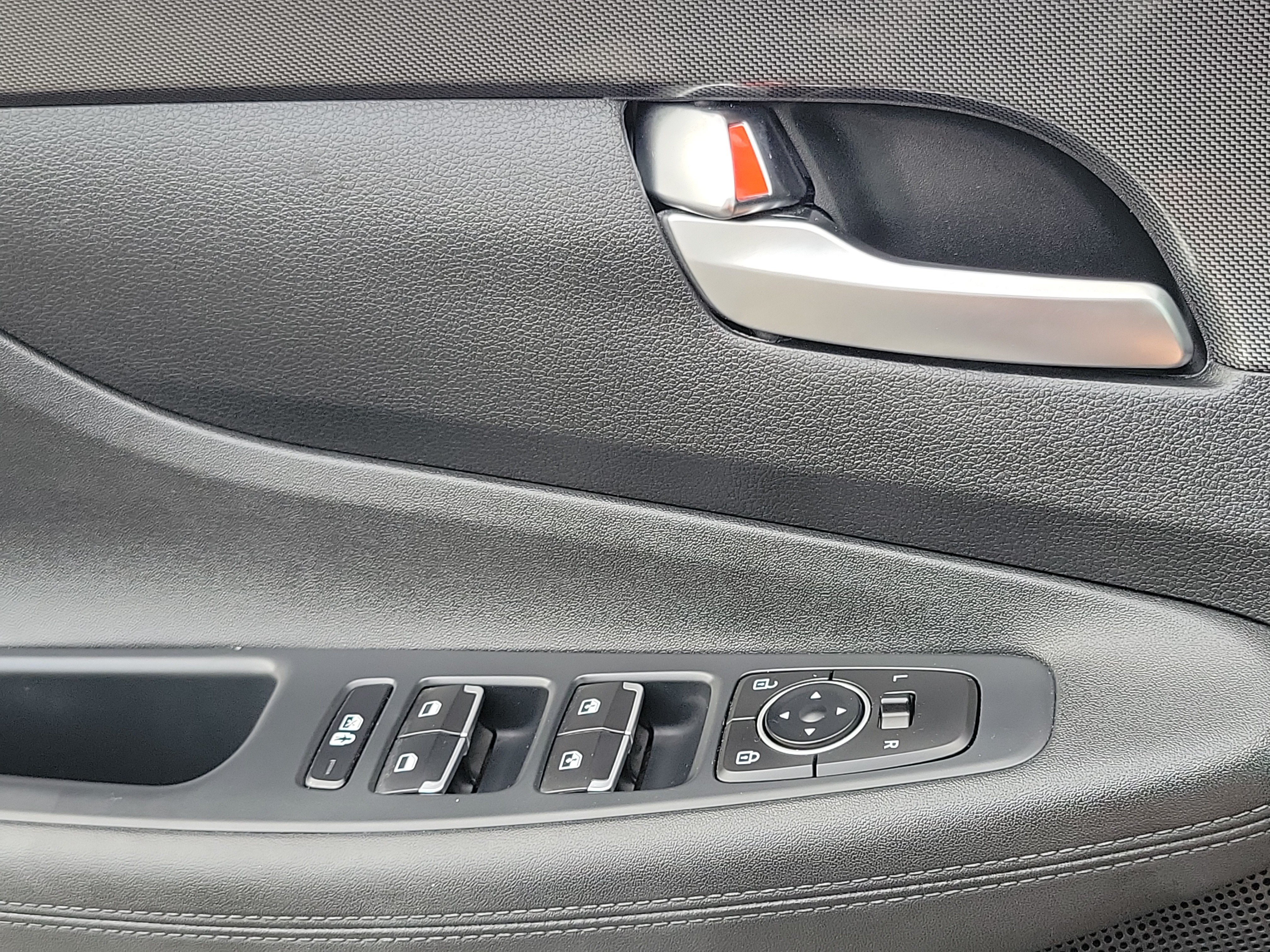 Certified Used 2023 Shimmering Silver Hyundai SEL image 14