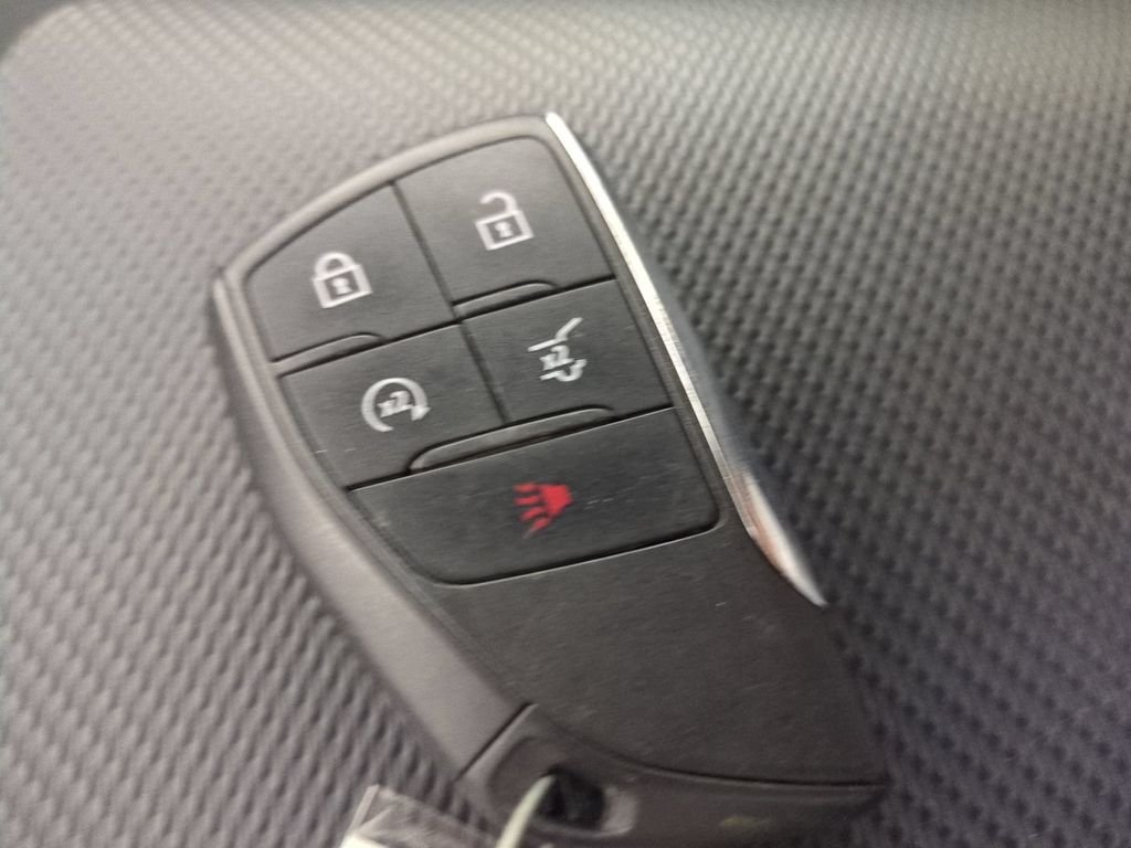 Used 2025 White Chevrolet LT image 38