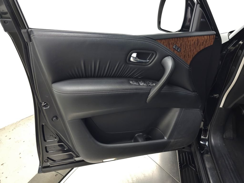 Used 2020 Super Black Nissan Platinum image 13