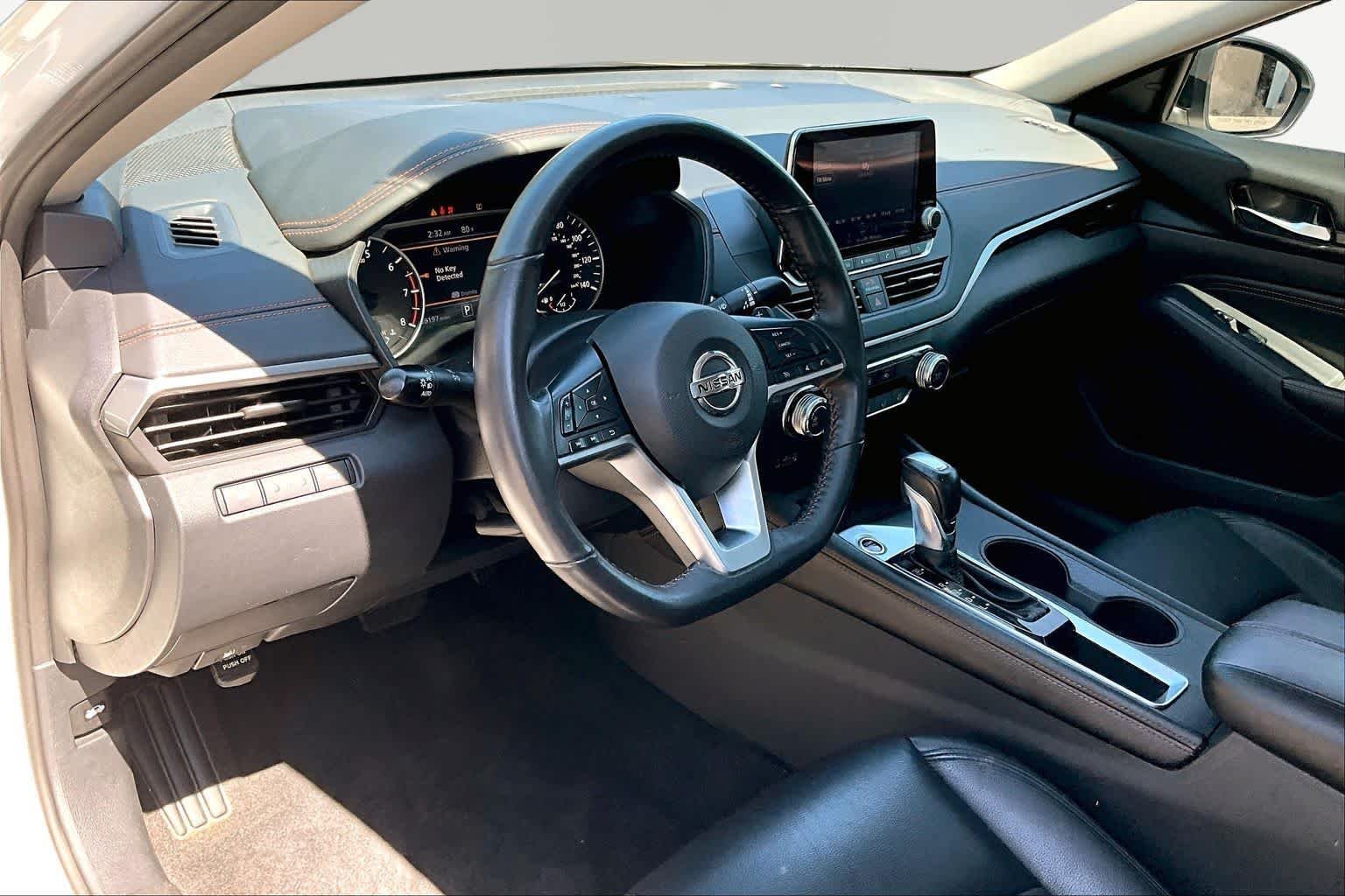 Used 2022 Pearl White Tricoat Nissan 2.5 SR image 18