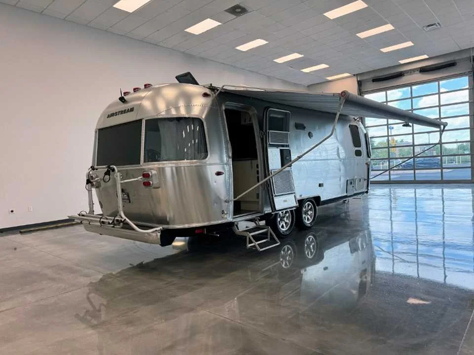 Used 2021 SILVER AIRSTREAM  image 13