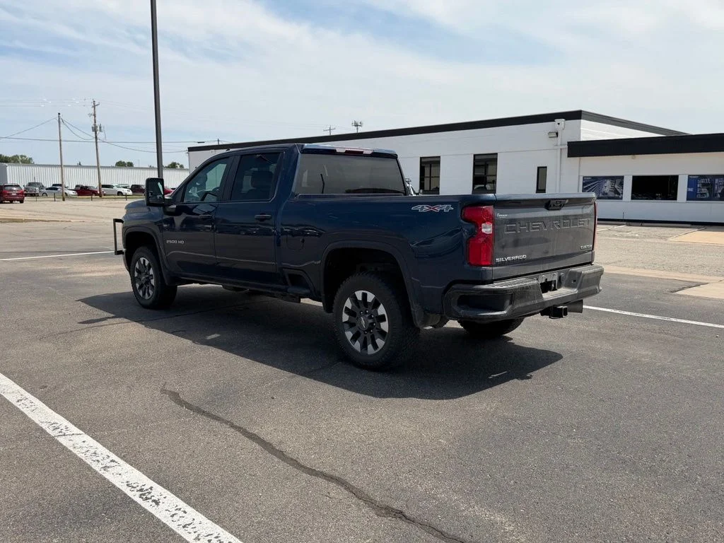 Used 2021 Blue Chevrolet Custom image 5