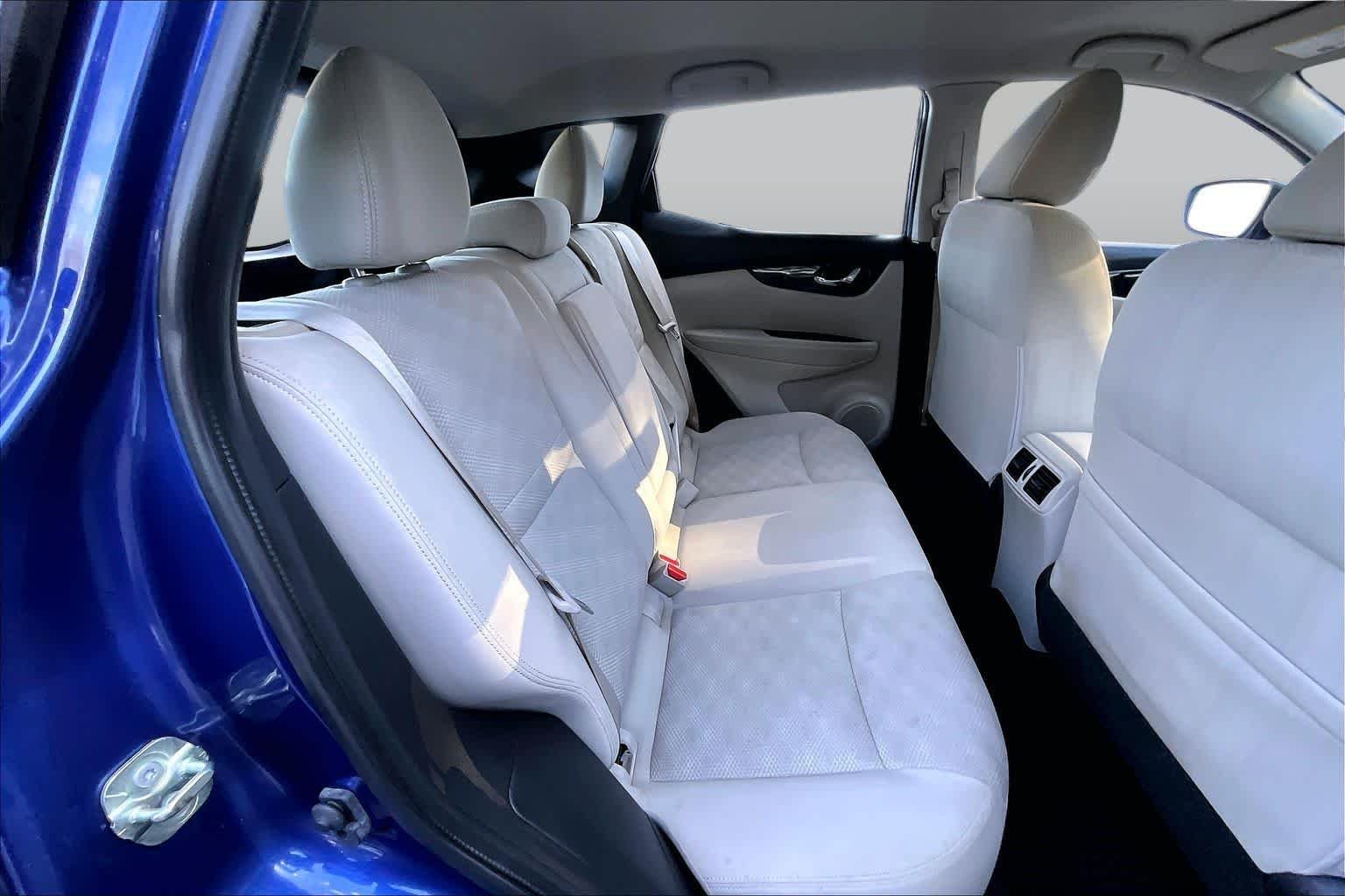 Used 2018 Caspian Blue Nissan SV image 18