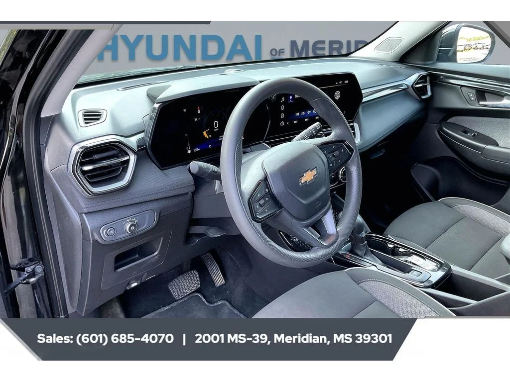 Used 2025 MOSAIC BLACK METALLIC Chevrolet LT image 12