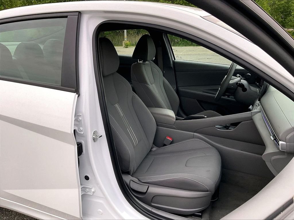 Used 2024 White Hyundai SEL image 11