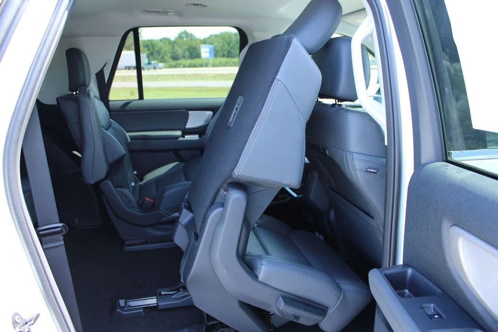 New 2027 Star White Metallic Tri-Coat Ford MAX Active image 26