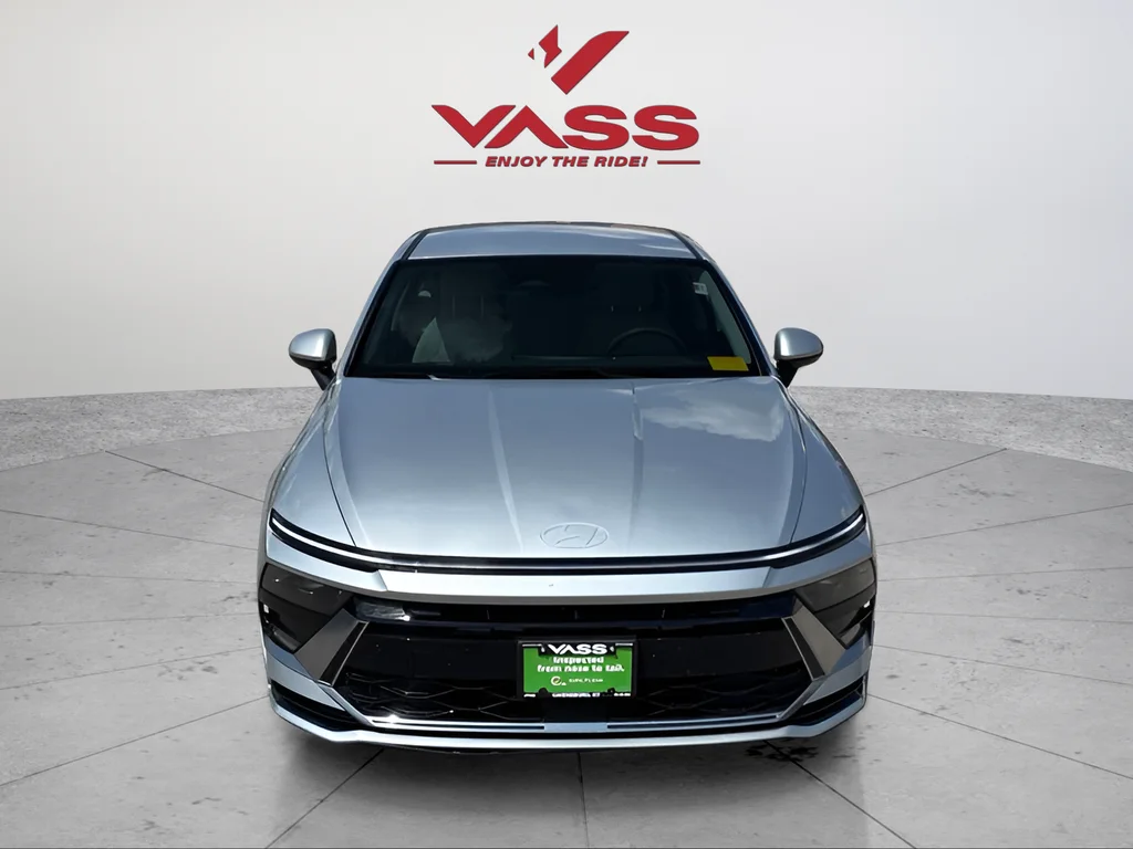 Used 2025 Silver Hyundai SEL image 8
