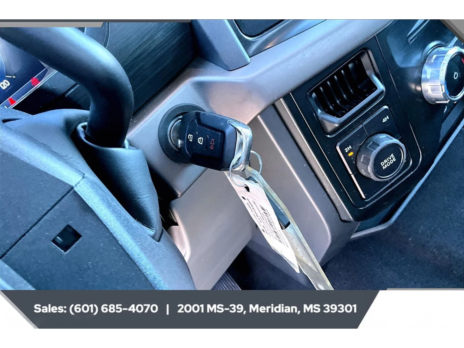 Used 2025 AGATE BLACK METALLIC Ford XLT image 9