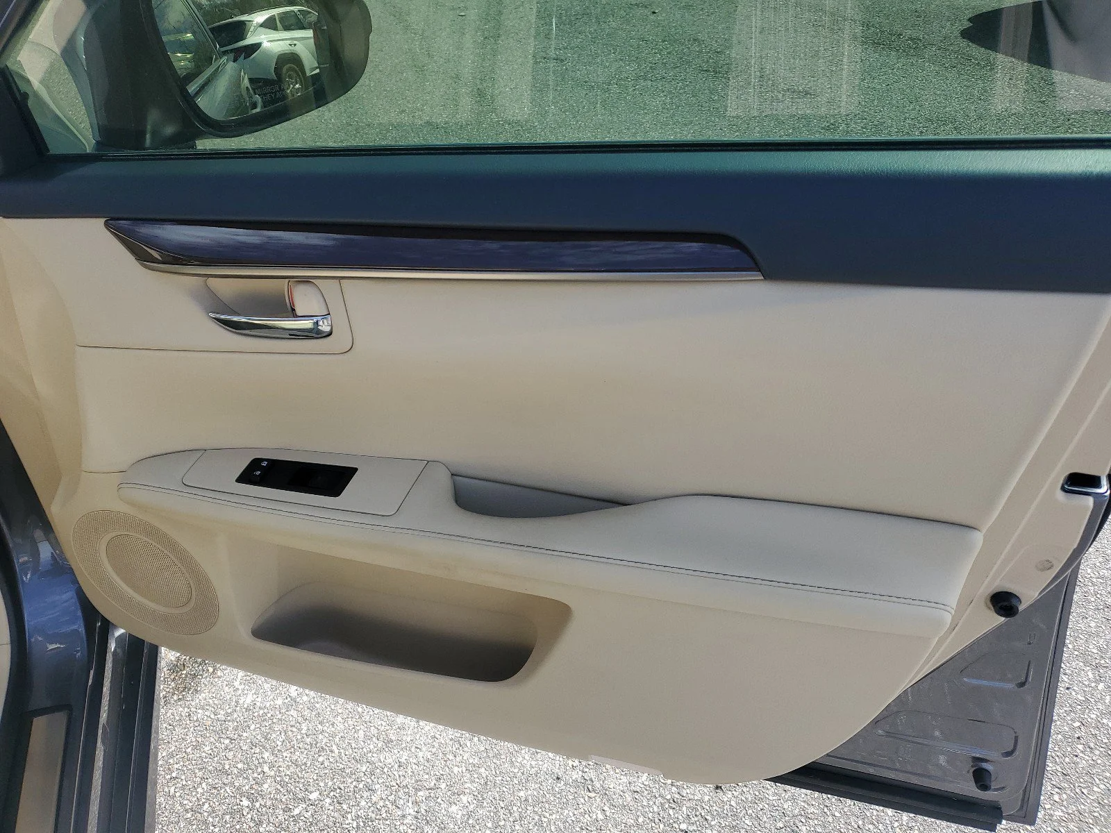 Used 2014  Lexus  image 30