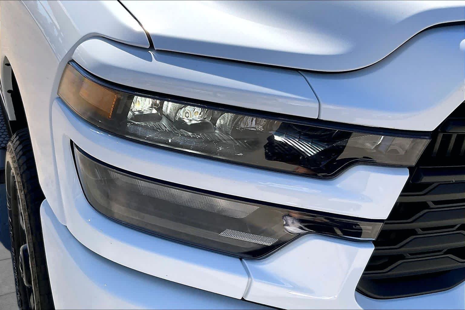 Certified Used 2026 Bright White Clearcoat Ram Black Express image 27