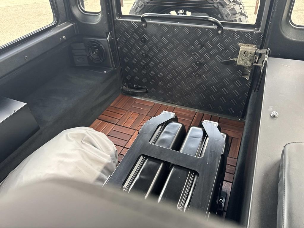 Used 1997 Beluga Black Clearcoat Land Rover COLLECTOR SERIES image 14