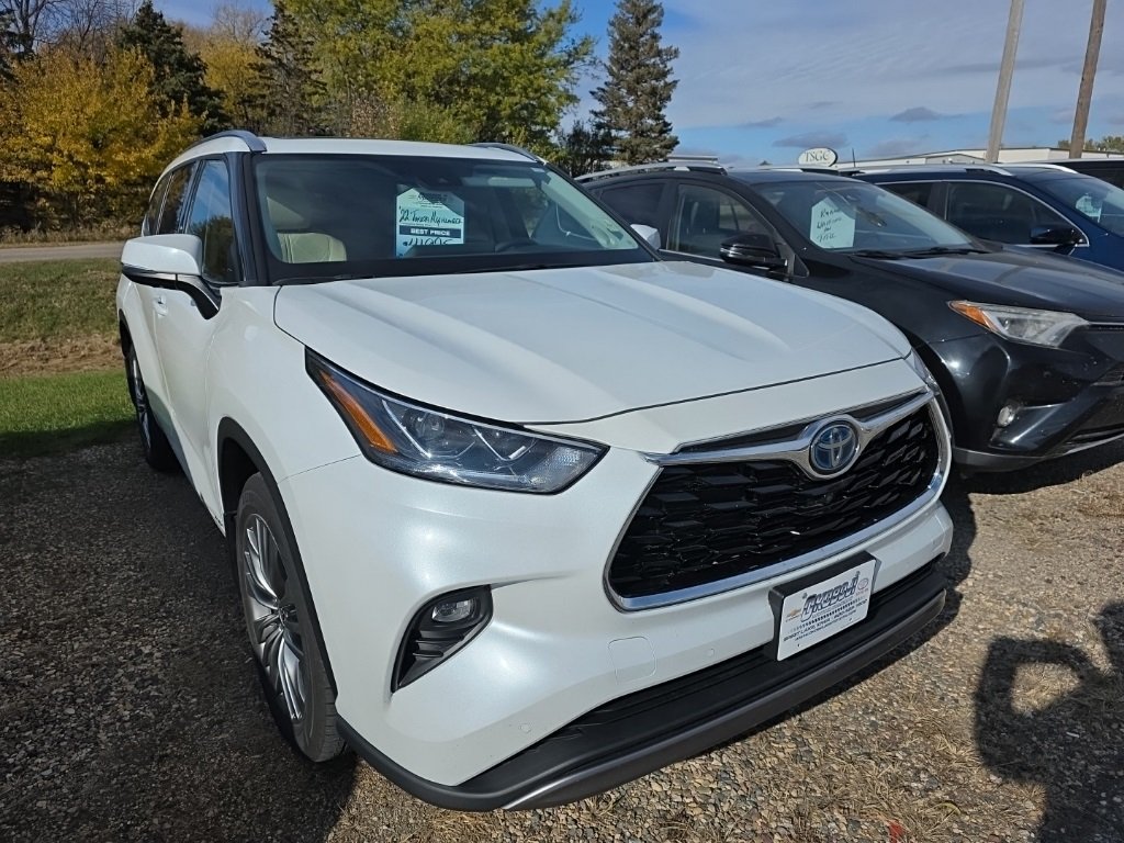 2022 Toyota Highlander Hybrid Platinum photo 2