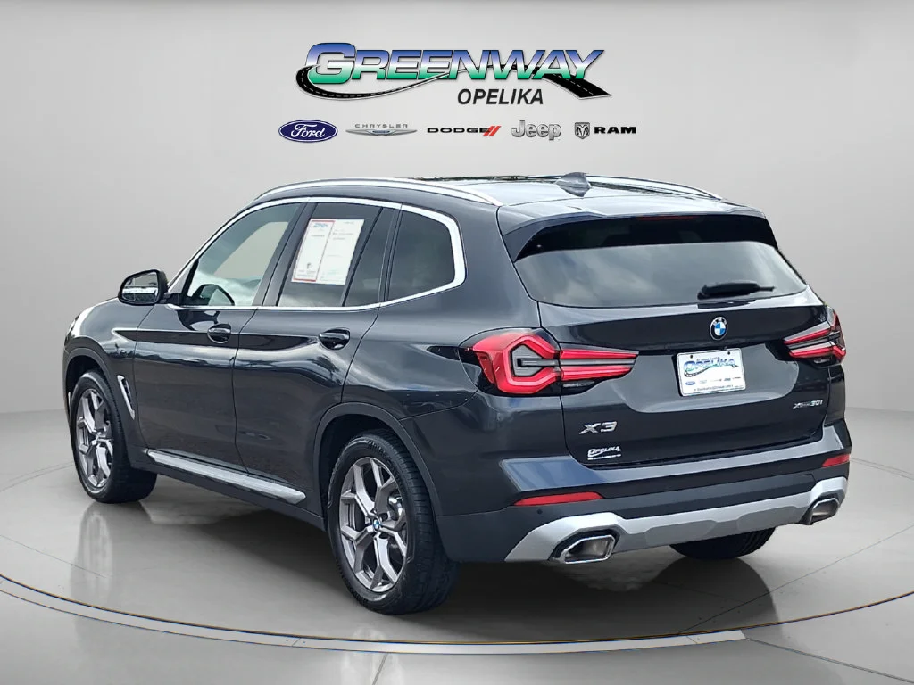 Used 2022 Dark Graphite BMW xDrive30i image 5