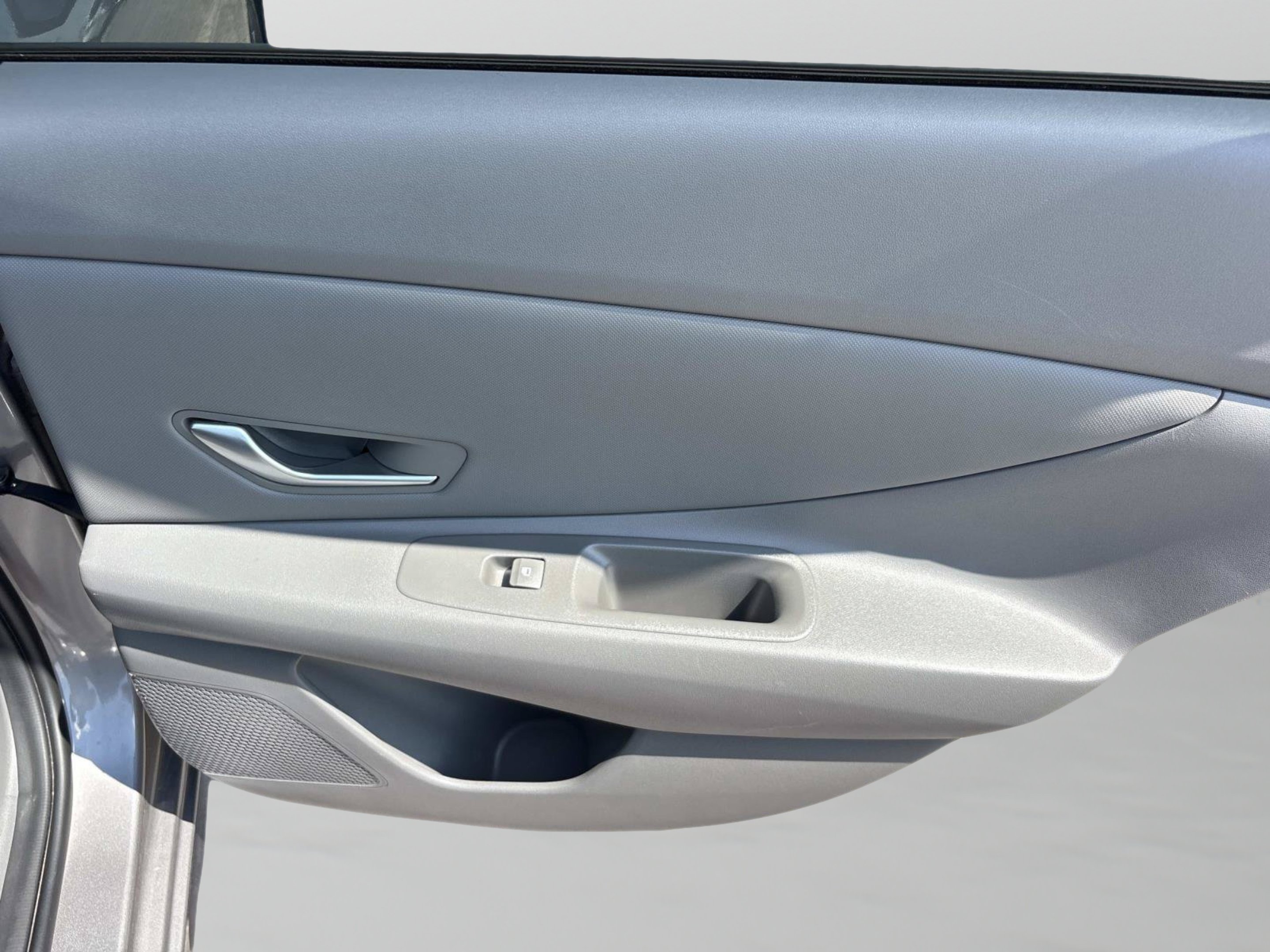 Used 2023 Fluid Metal Hyundai SEL image 15