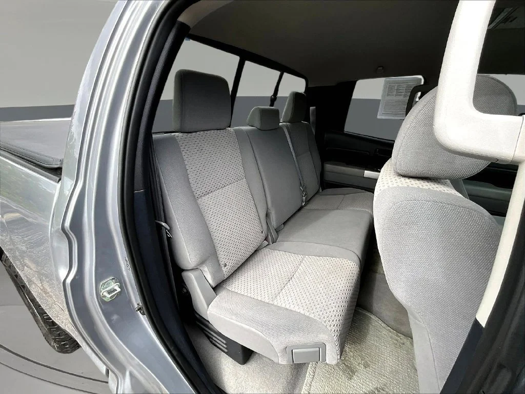 Used 2009 Silver Toyota SR5 image 27