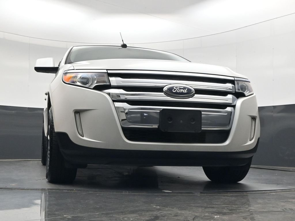 Used 2011 White Ford Limited image 38