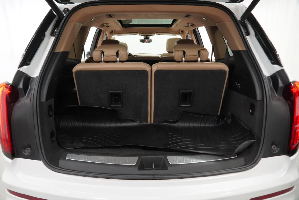 Used 2020 White Cadillac Premium Luxury image 38