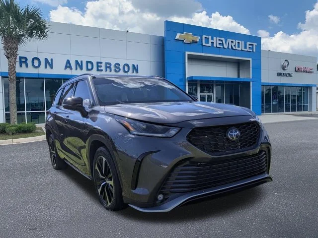 Used 2021 Magnetic Gray M Toyota XSE image 1
