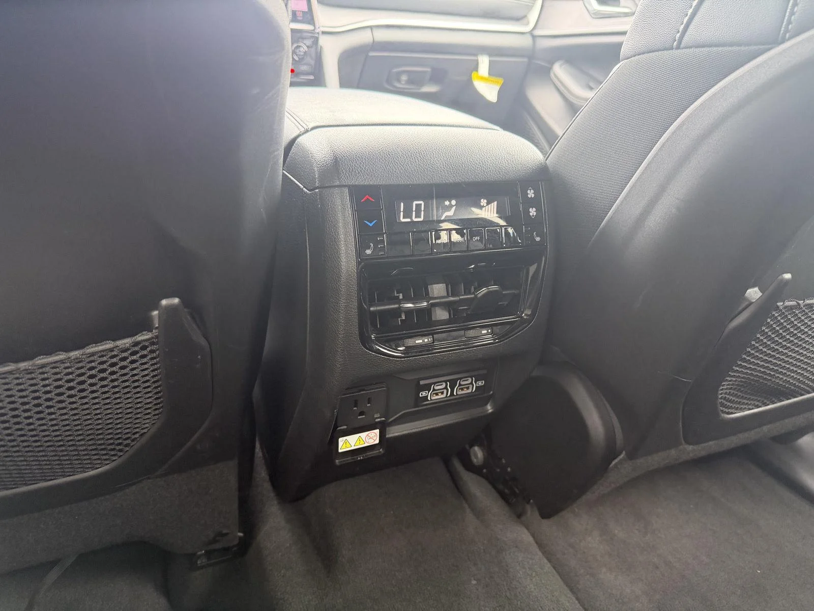 Used 2025 Diamond Black Crystal Pearlcoat Jeep Limited image 9