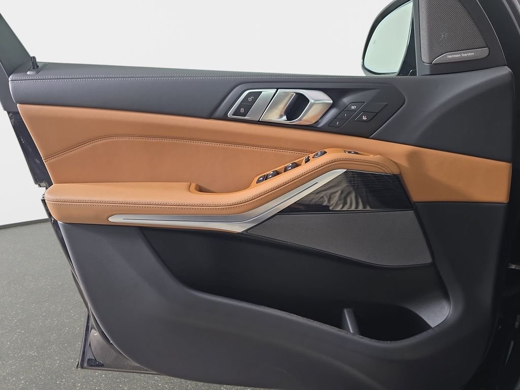 New 2026 Black Sapphire Metallic BMW xDrive40i image 27
