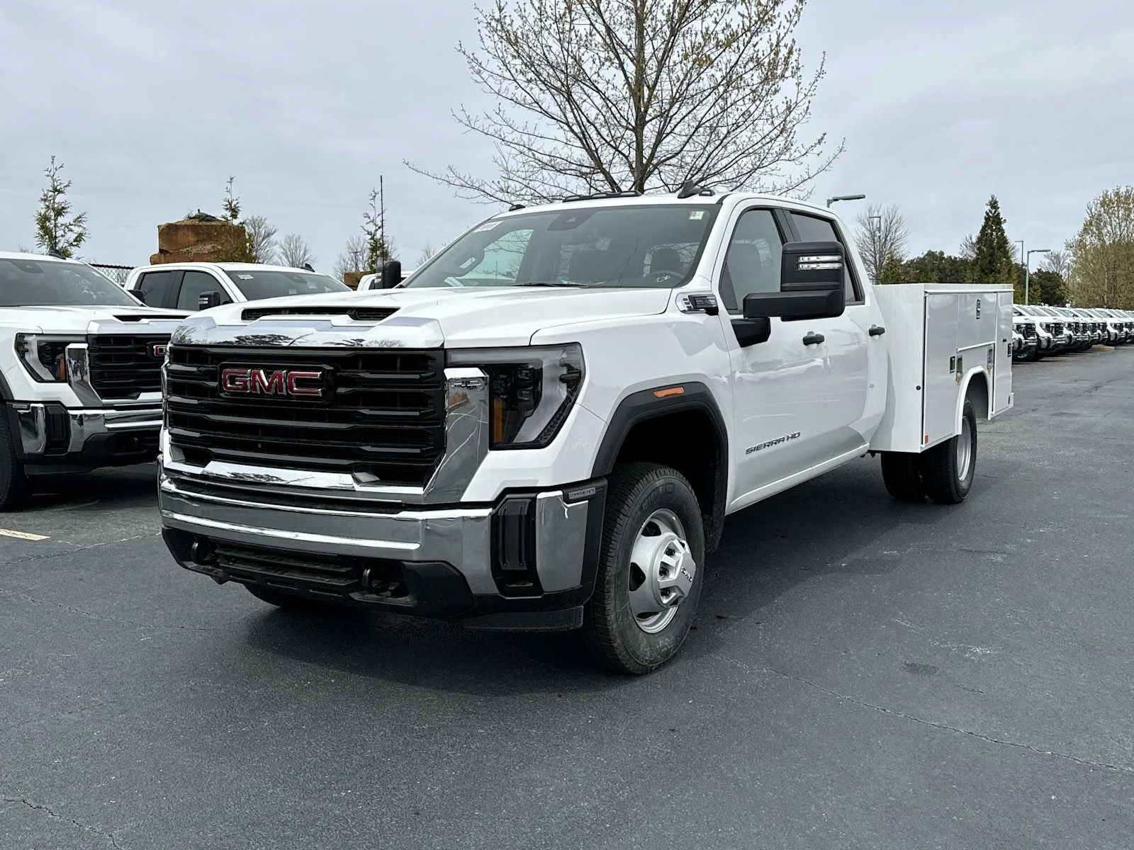 New 2025 Summit White GMC Pro image 3
