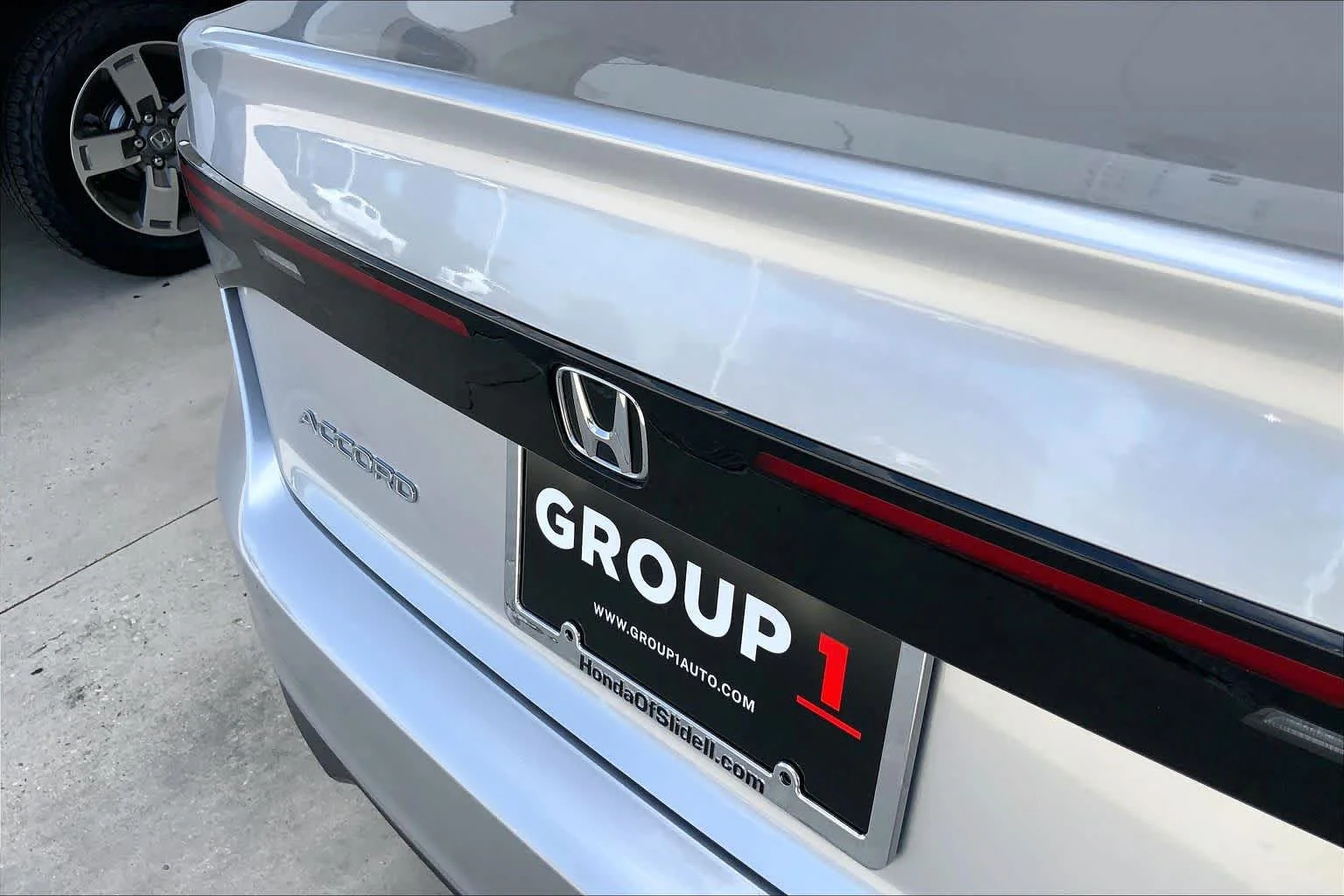 Used 2025 Solar Silver Metallic Honda SE image 14