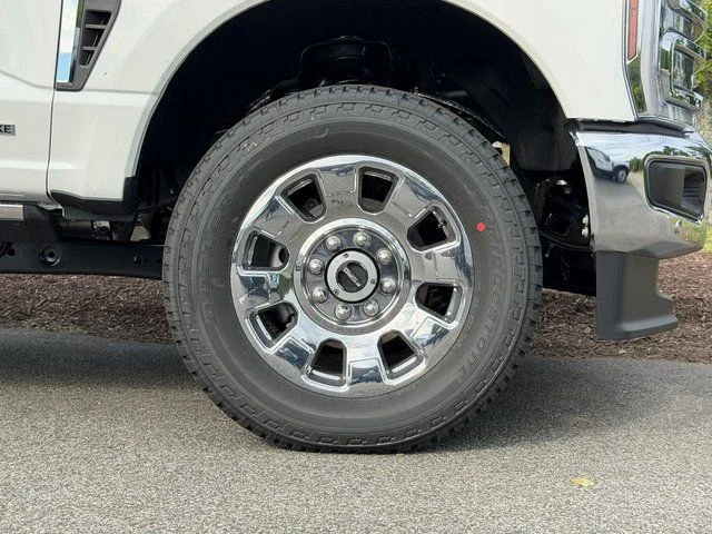 New 2026 Star White Metallic Tri-Coat Ford Lariat image 9