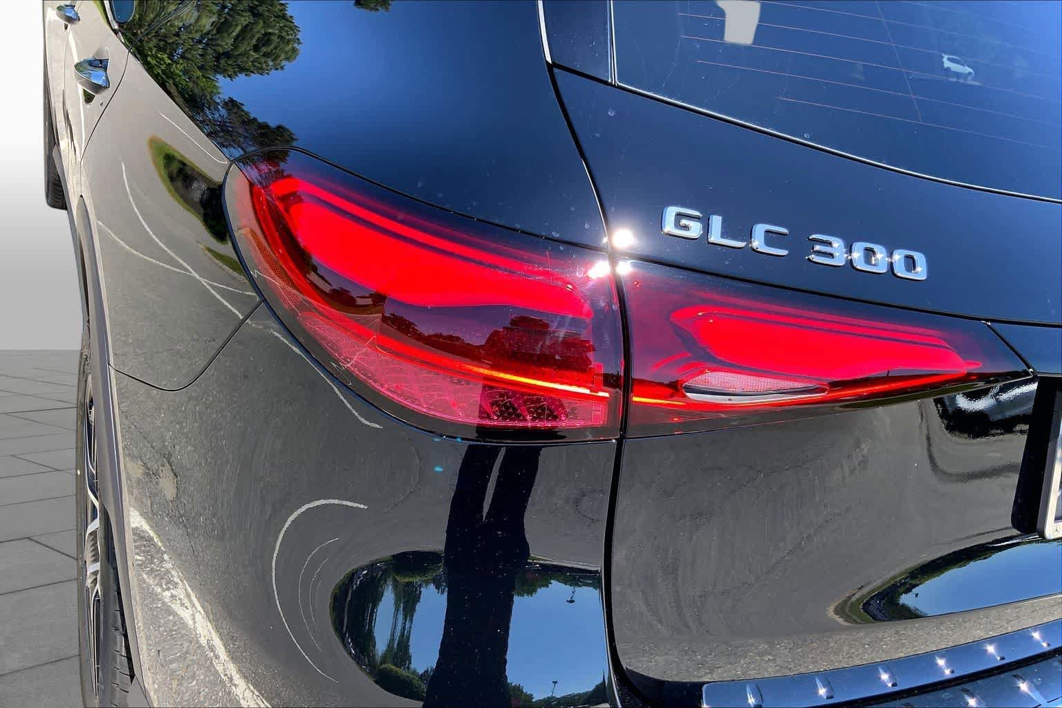 New 2026 Black Mercedes-Benz GLC 300 image 18