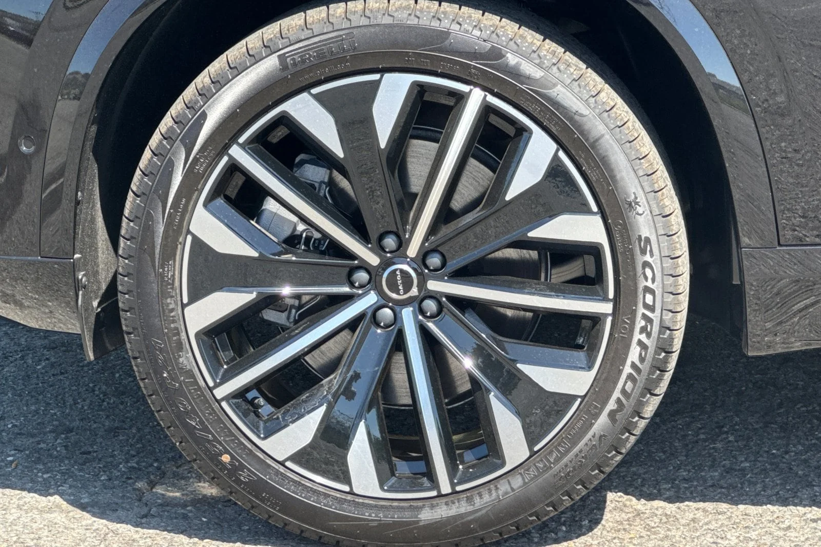 New 2026 Onyx Black Volvo T8 Plus 7-Seater image 11