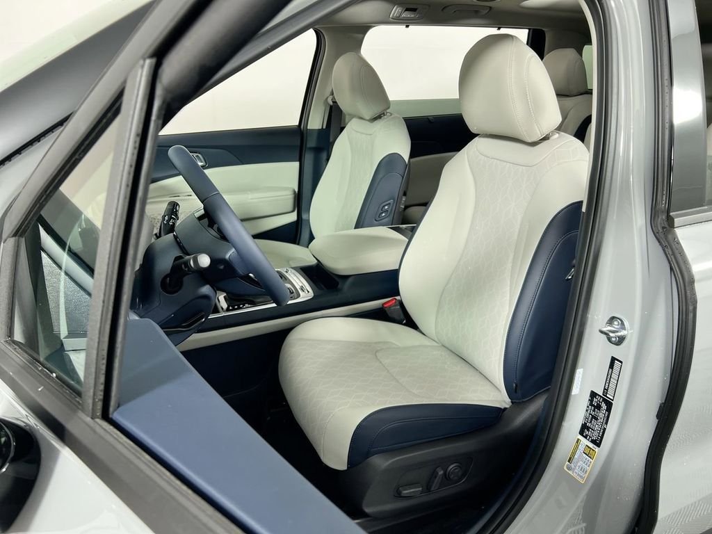 New 2026 Ceramic Silver Kia EX image 12
