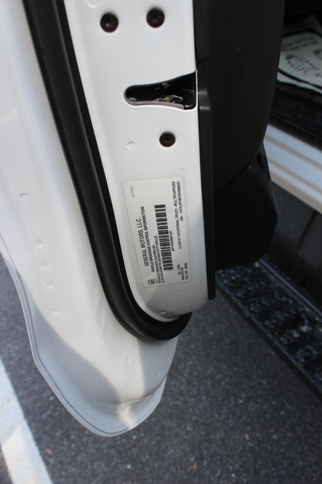 New 2025 Summit White Chevrolet Work Truck image 34