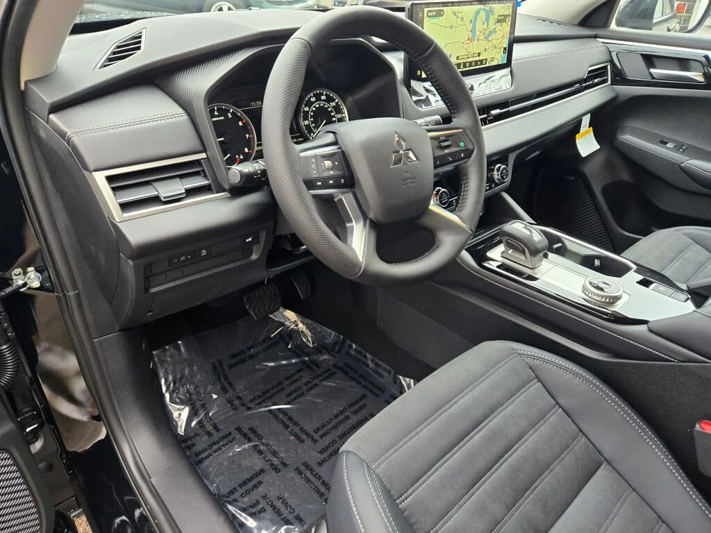 New 2026 Black Mitsubishi SE image 16