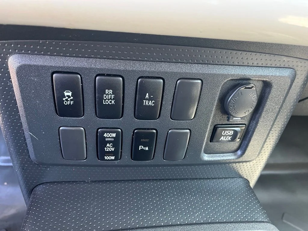 Used 2013 White Toyota Base image 16
