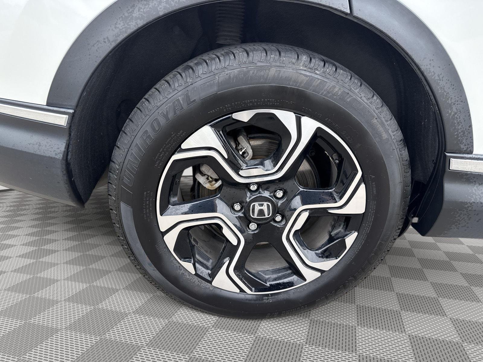 Used 2018 White Diamond Pearl Honda Touring image 15