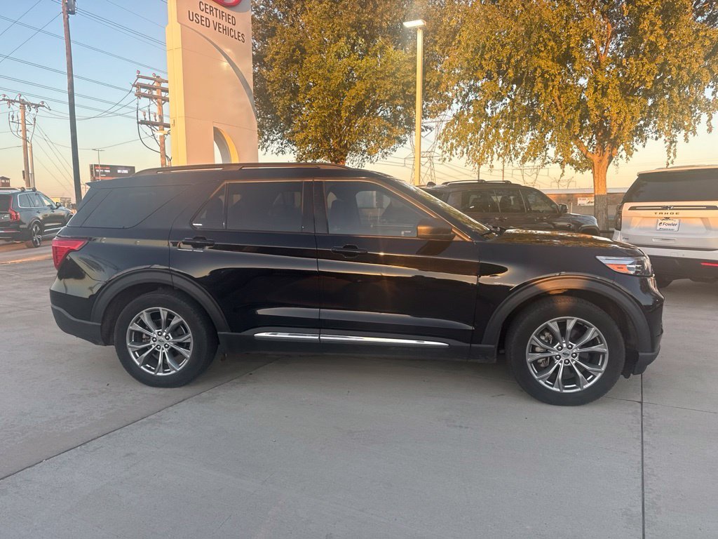 Used 2022 Black Ford XLT image 2