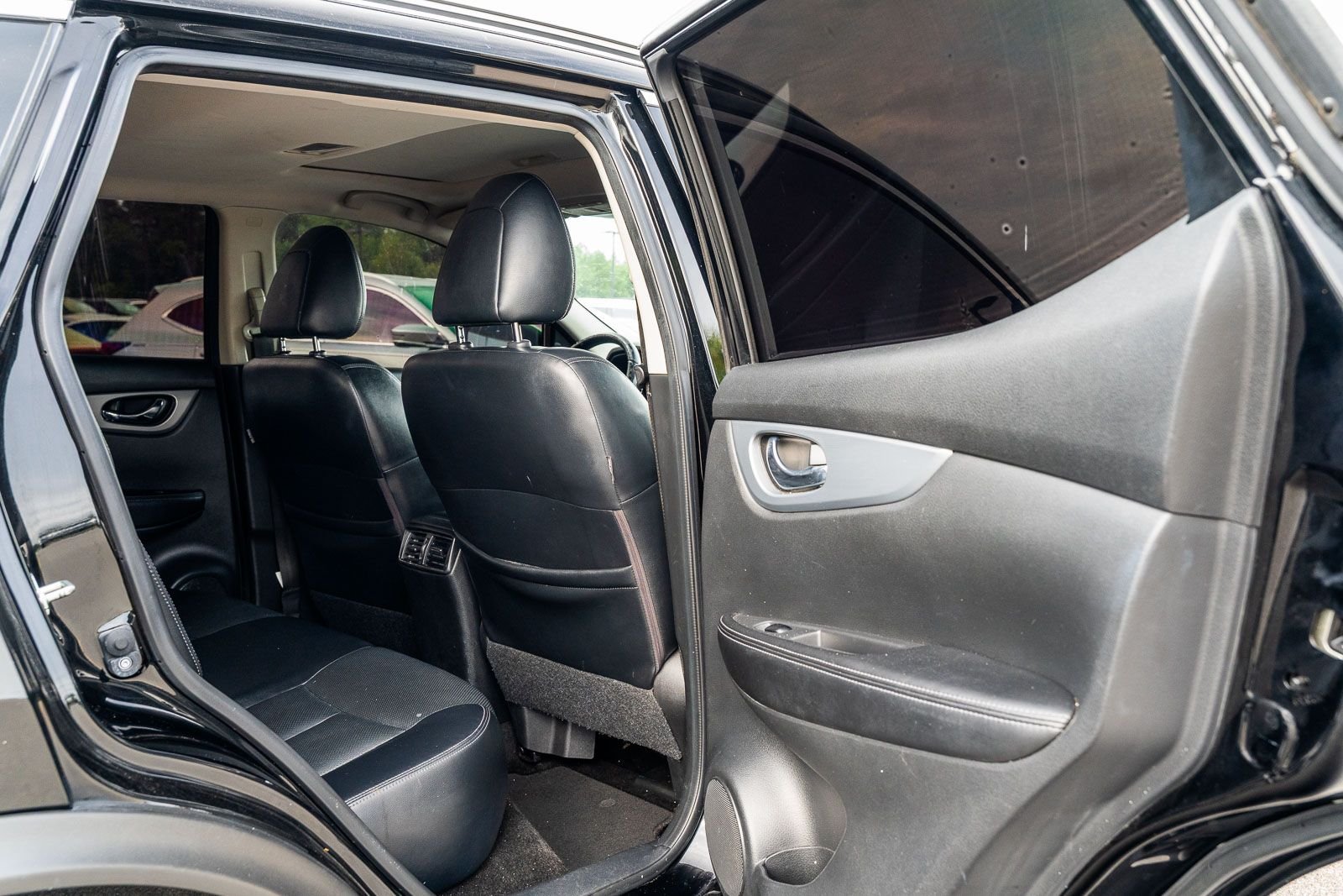 Used 2020 Black Nissan SL image 13