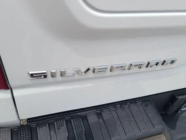 New 2026 Summit White Chevrolet ZR2 image 33