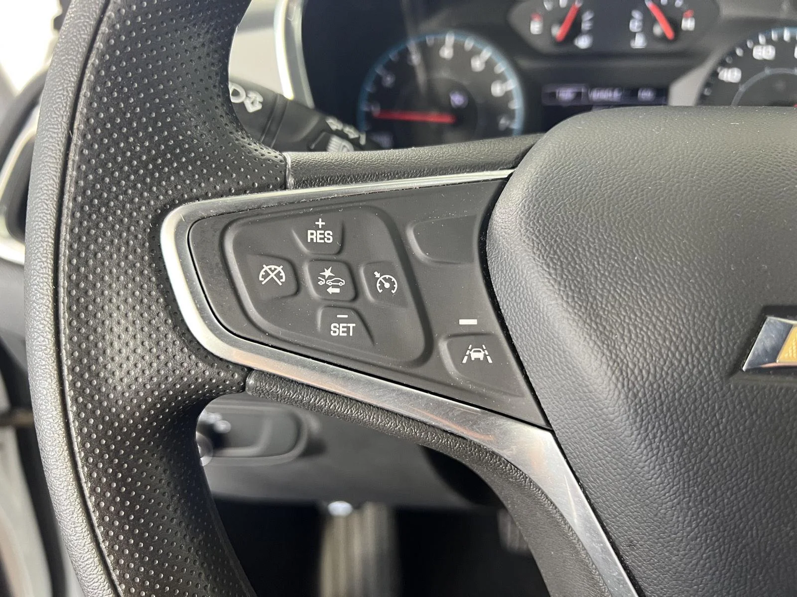 Used 2022 Summit White Chevrolet LS image 9