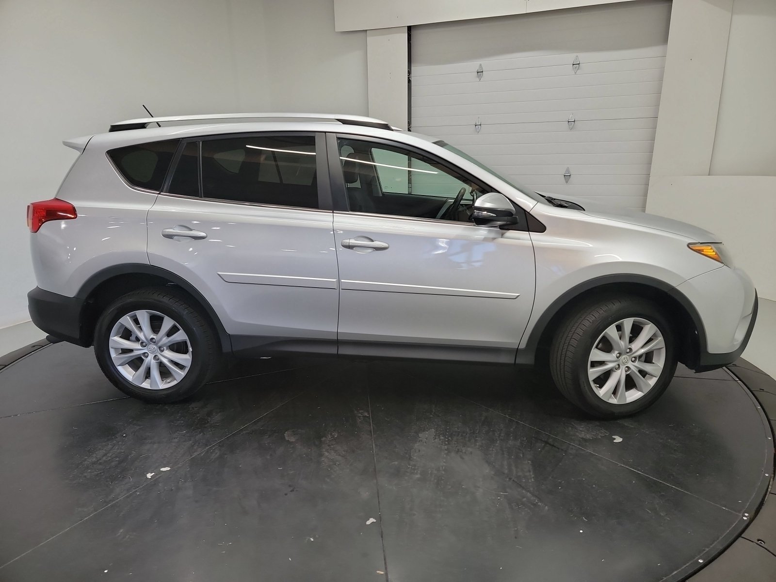 Used 2015 Classic Silver Metallic Toyota Limited image 9