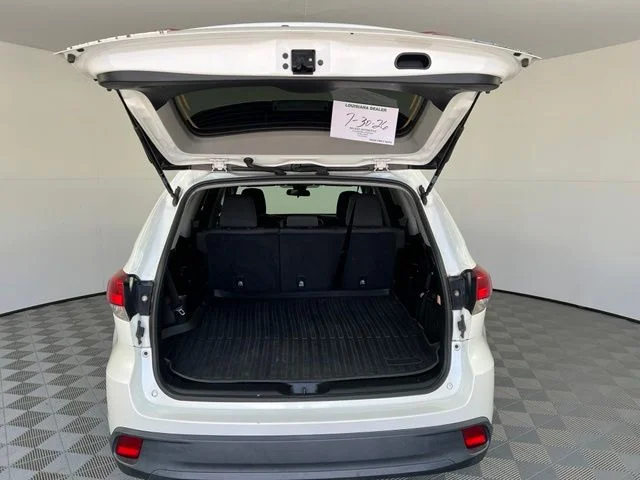 Used 2019 White Toyota LE image 30