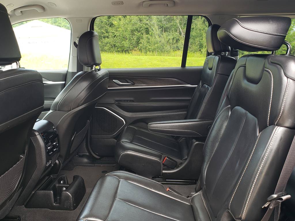 Used 2022 Diamond Black Crystal Pearlcoat Jeep Limited image 14