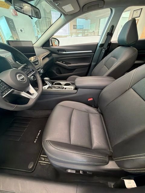 2025 Nissan Altima SL - Photo 7
